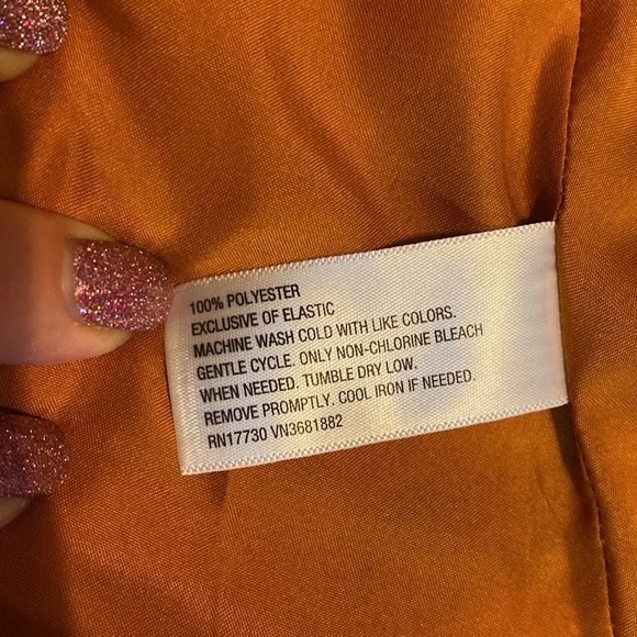 Silky, flirty skirt - Picture 4 of 8